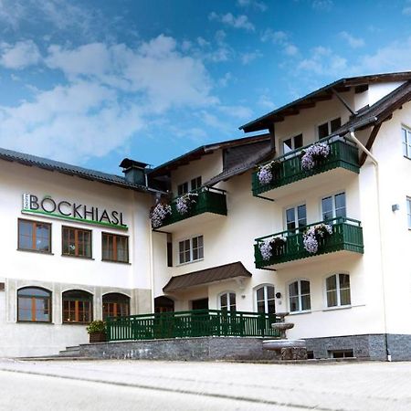 ホテル ガストホフ バイム ブックヒアスル Neukirchen an der Vöckla エクステリア 写真
